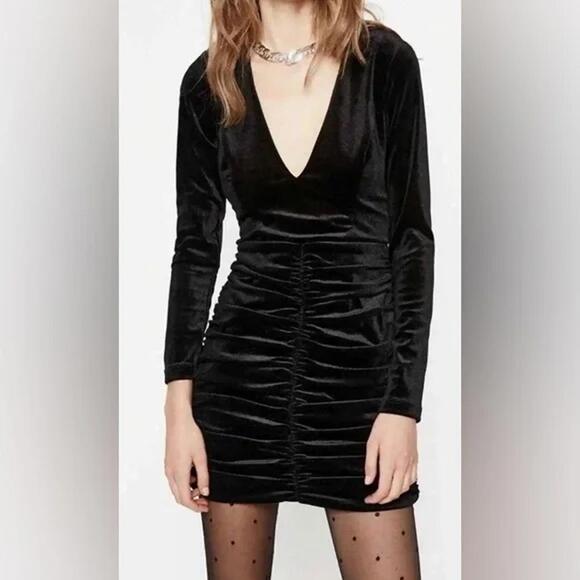 NWT Bardot Jax Ruched Velvet Mini Dress Black Size Medium/6 - Picture 2 of 7